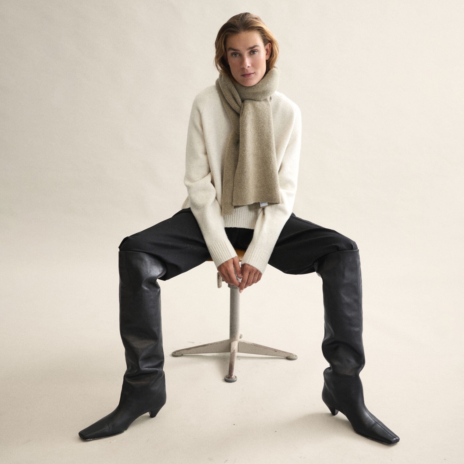 KNITTED SCARF - CLAY