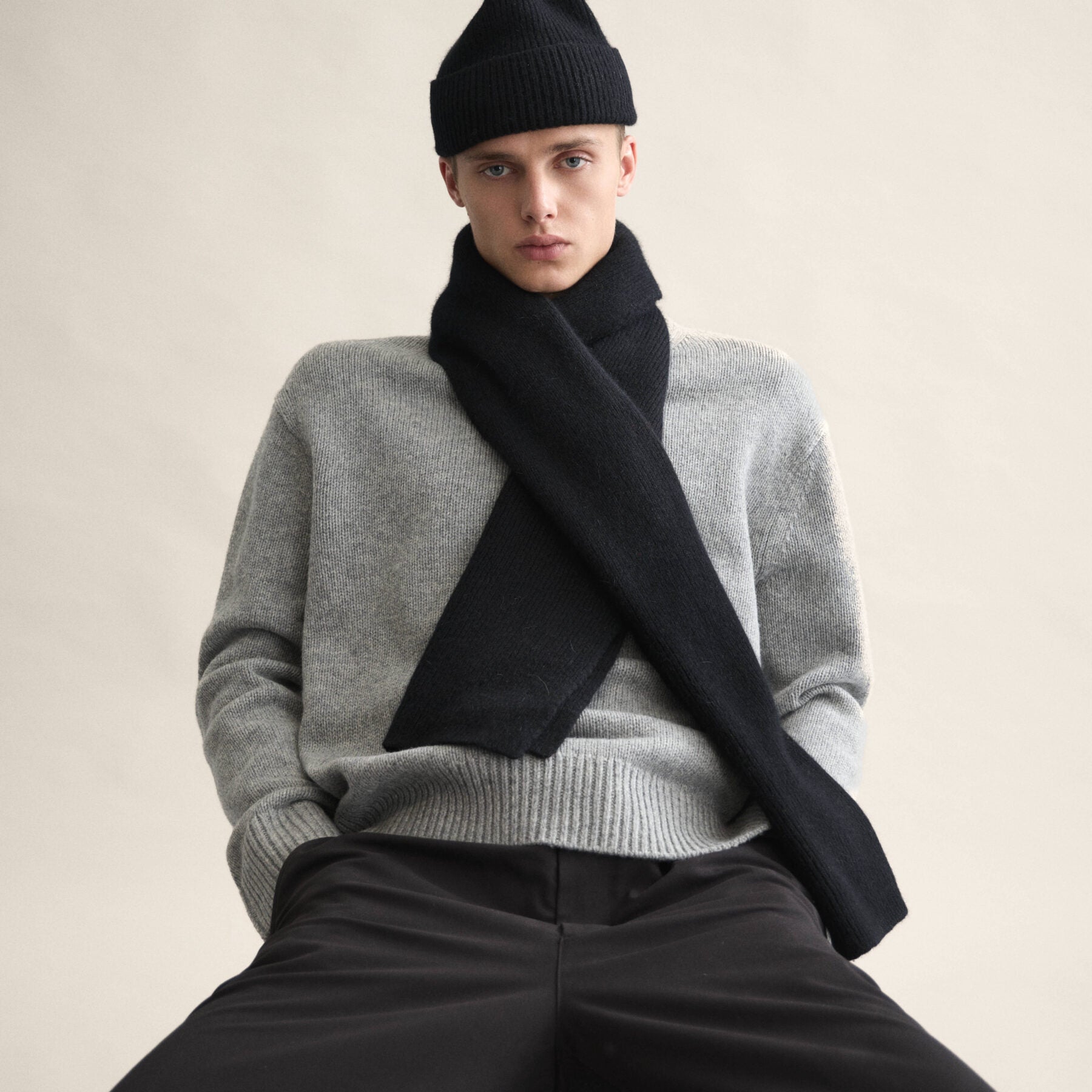 KNITTED SCARF - ONYX
