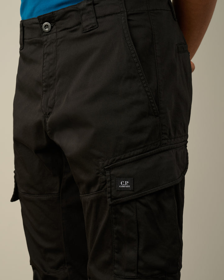 Pantalon cargo en satin extensible avec logo ergonomique - NOIR