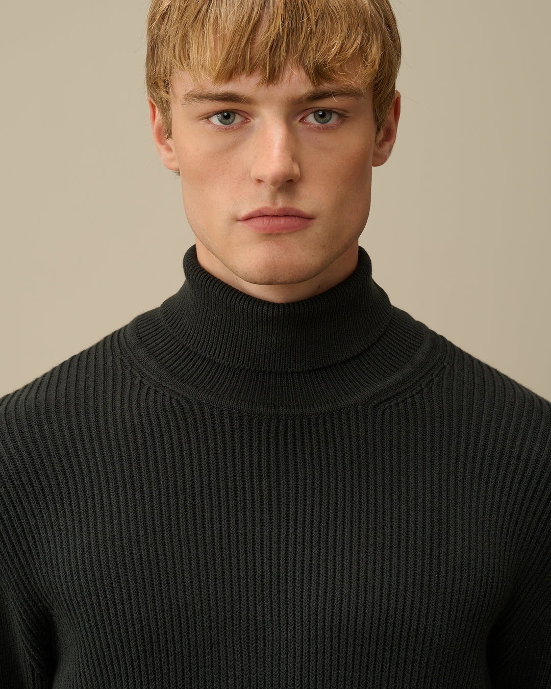 Full Rib Turtleneck Knit - BLACK SAND