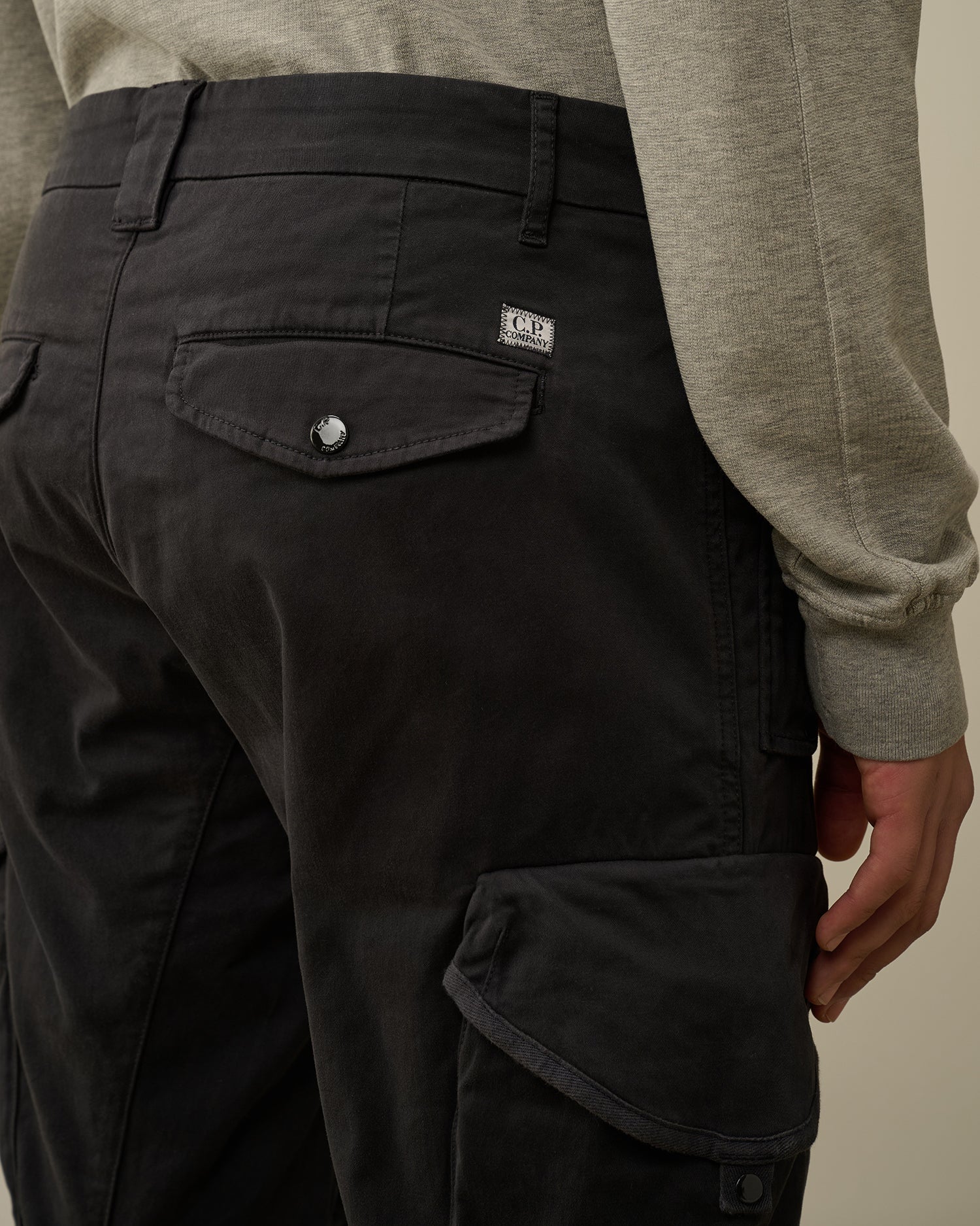 Stretch Sateen Ergonomic Lens Cargo Pants - Black sand – MENS