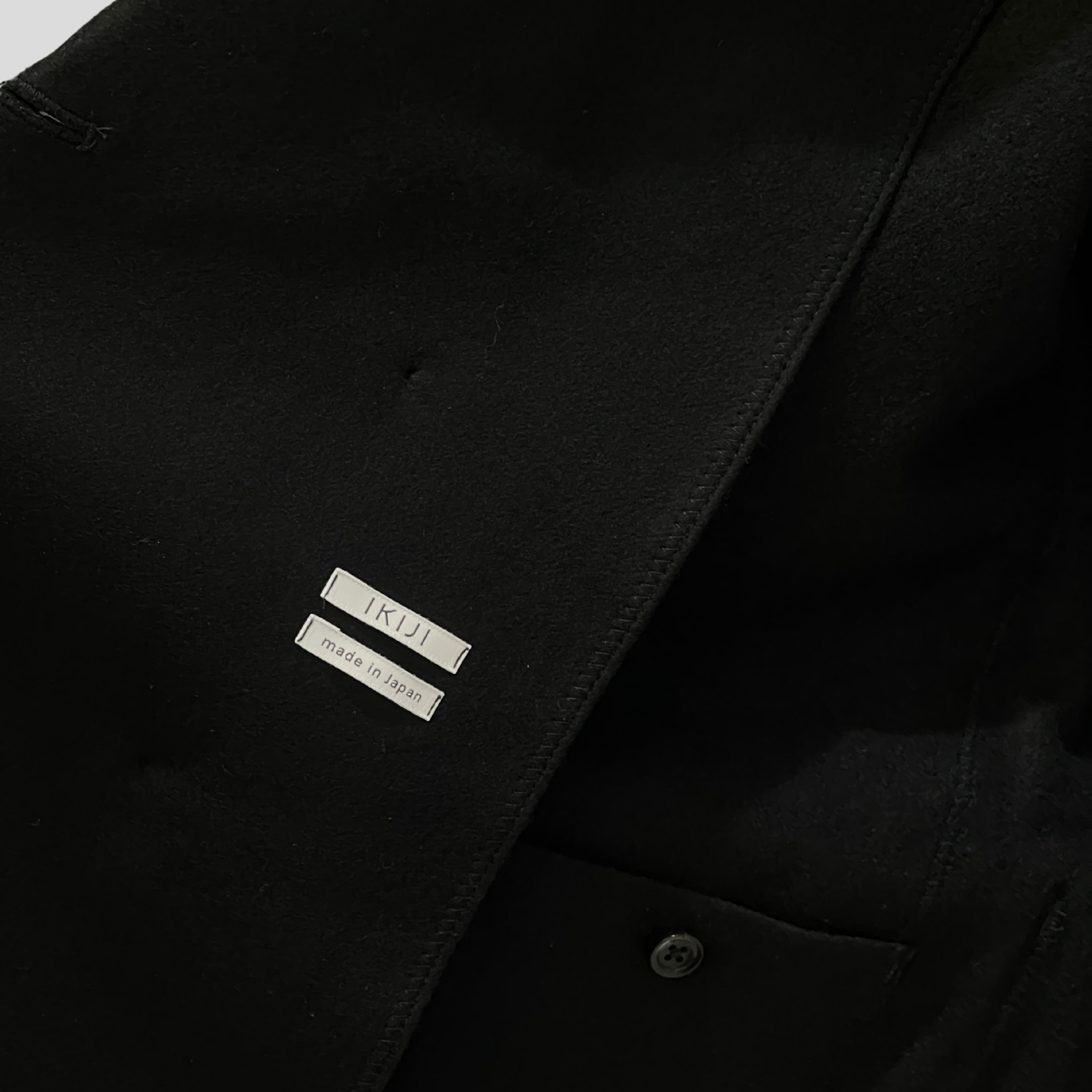 DOUBLE-BREASTED WOOL BLAZER - BLACK