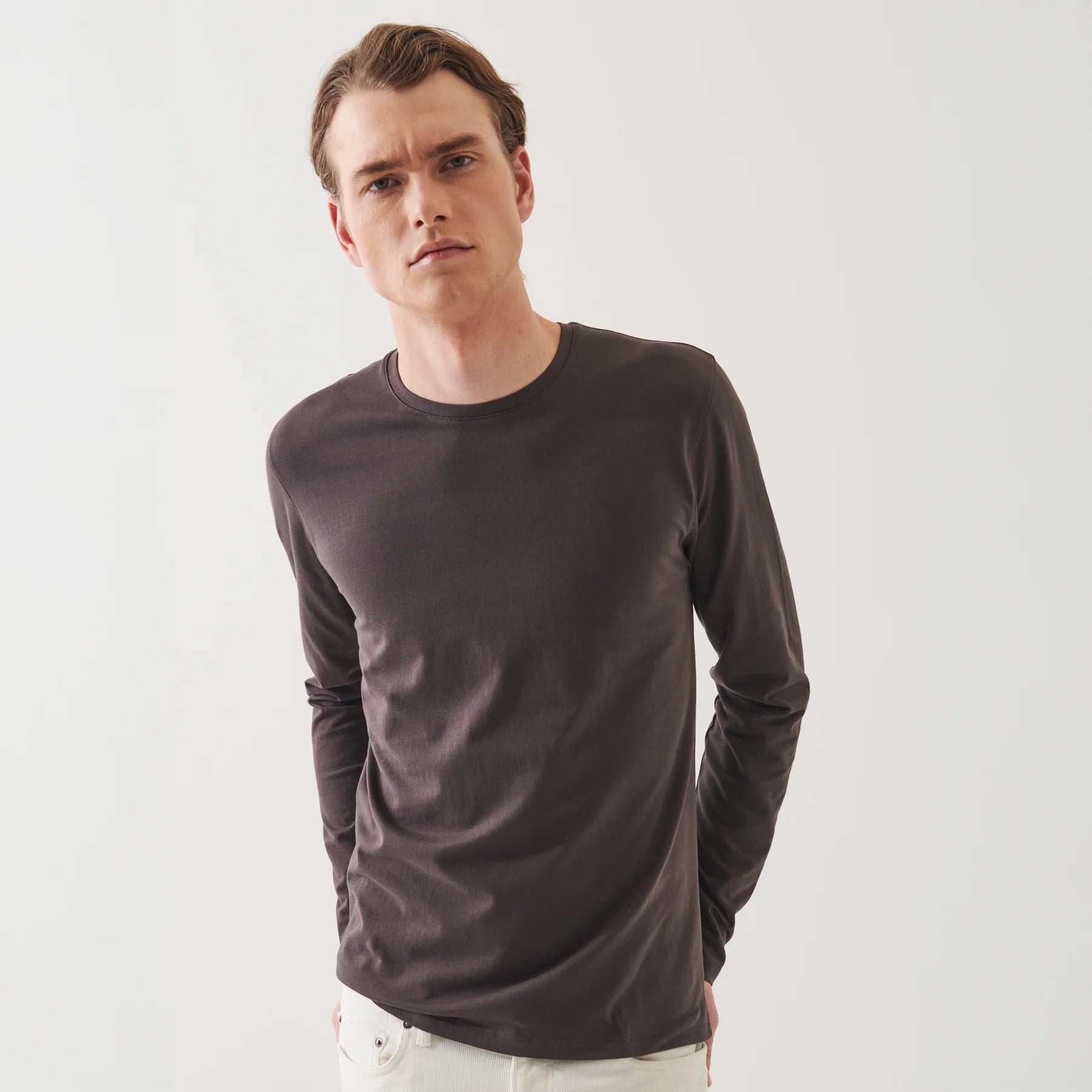 ICONIC LONG‑SLEEVE T‑SHIRT - HAZELNUT