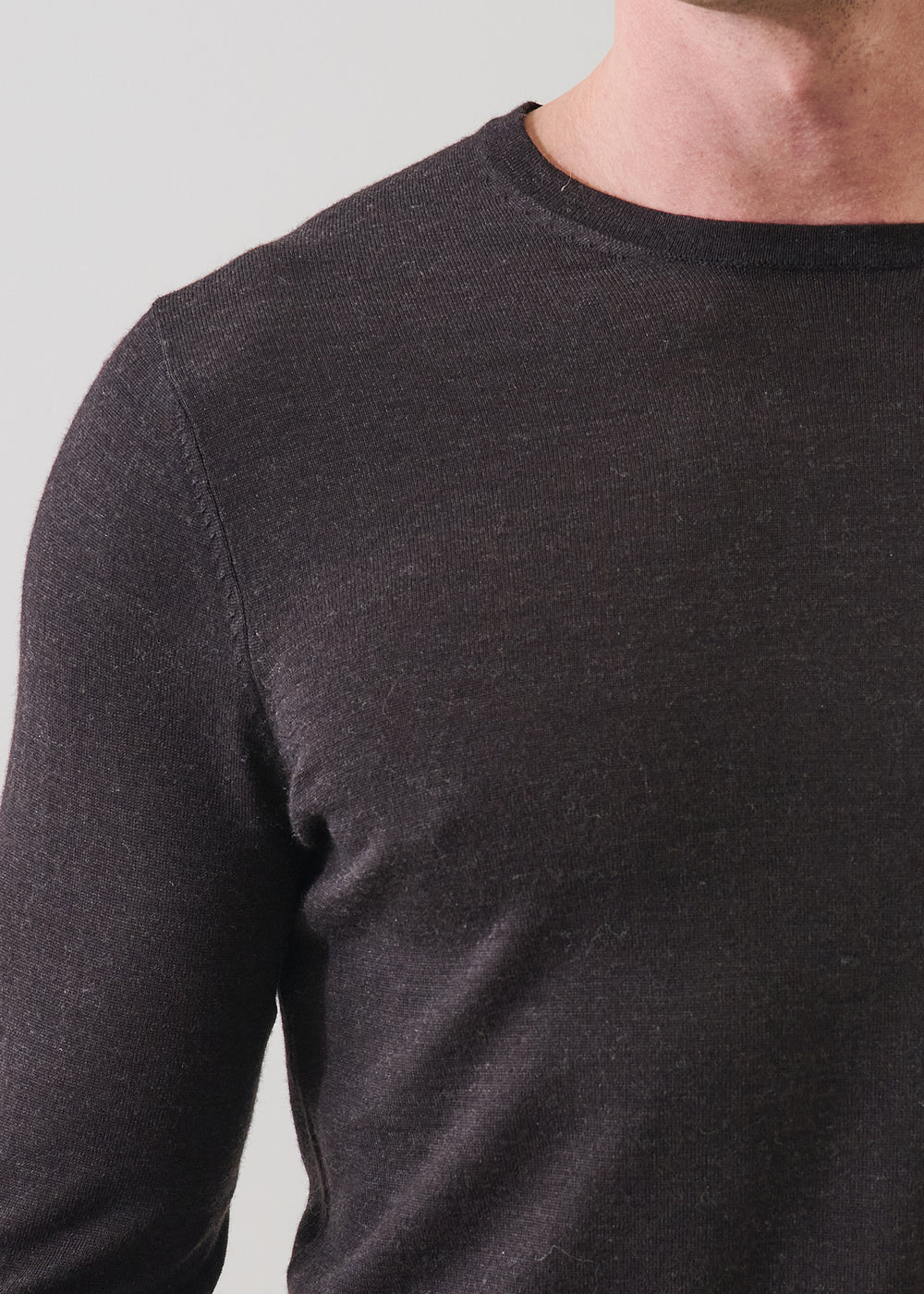 EXTRA FINE MERINO WOOL CREWNECK - BROWNIE